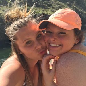 Meet your Posher, Tay